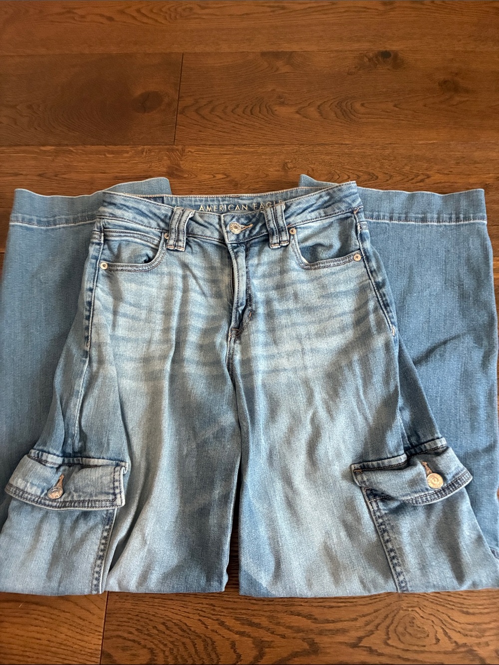 American Eagle Outfitters Light Wash Women’s Cargo Jeans